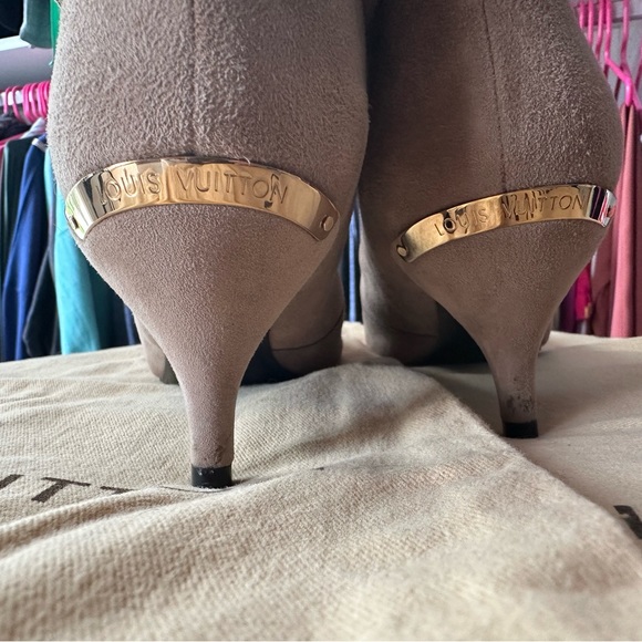 Louis Vuitton Suede Ankle Boots size 38 - Picture 8 of 8